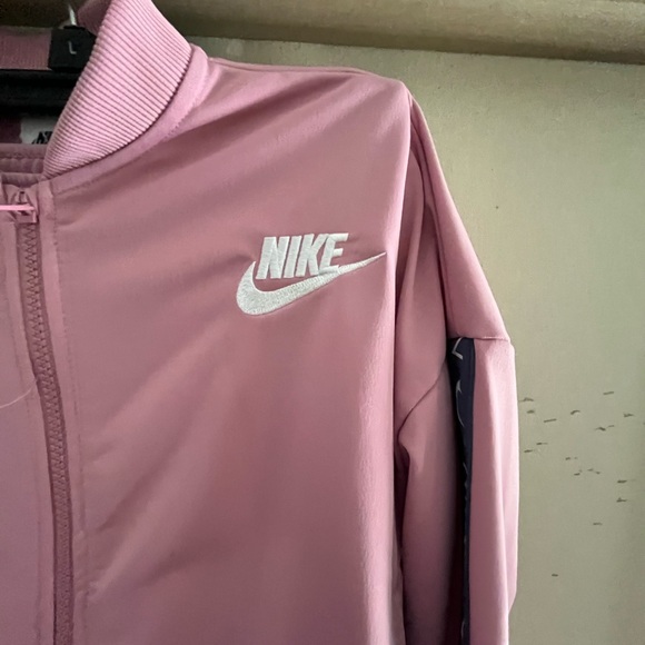 Girls Nike track suit. Size medium - Picture 3 of 8